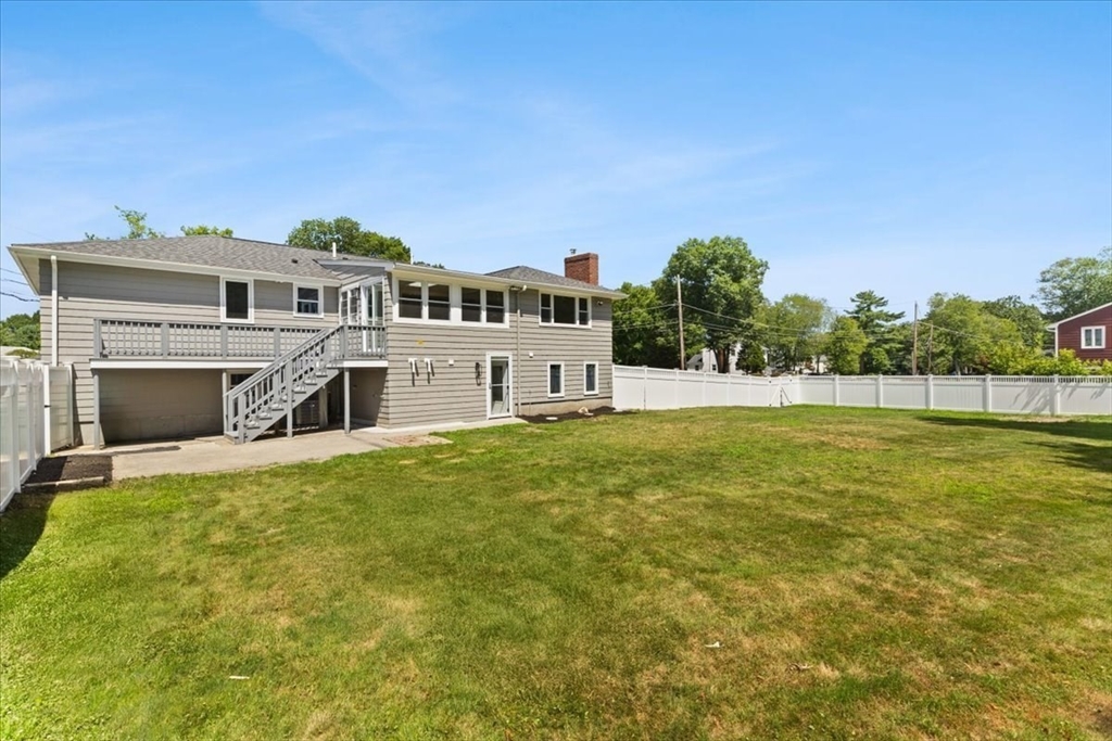 19 Coach Ln, Norwood