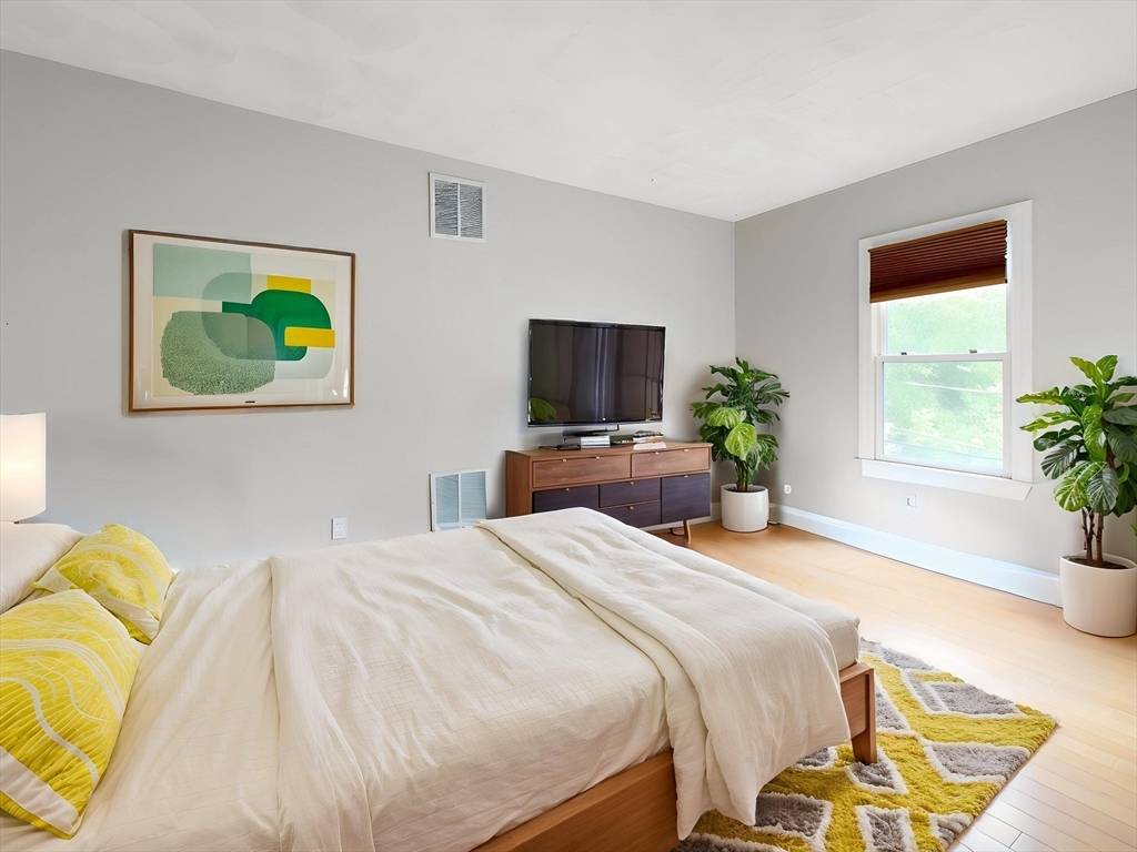 25 Winthrop Rd, Brookline