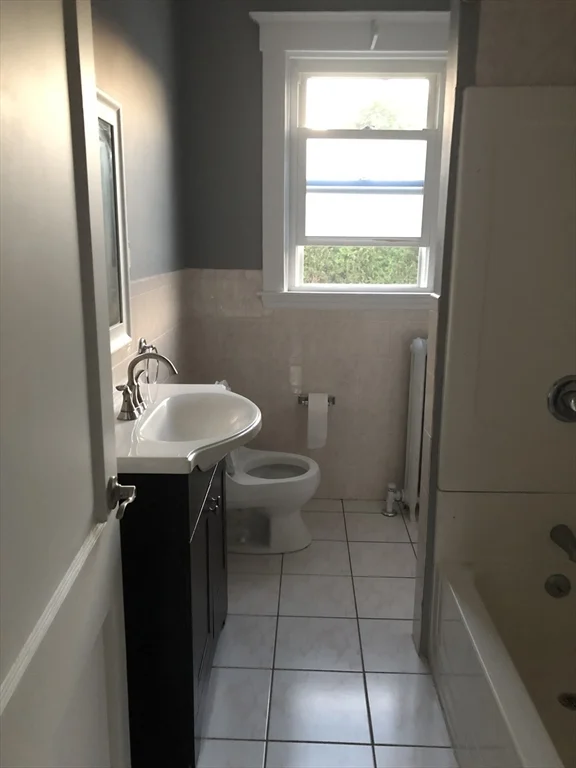 403-405 W Clinton St, West