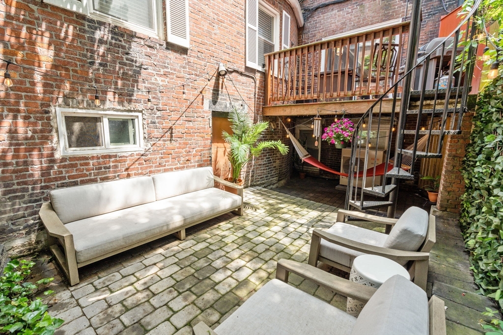 8 Melrose St, Back Bay