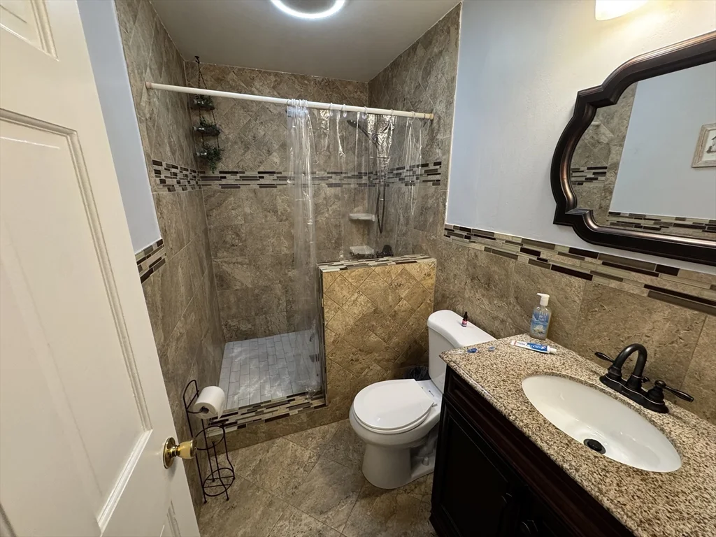181 Bonad Rd, Chestnut Hill