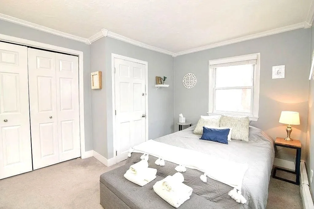 206 Bunker Hill St, Charlestown