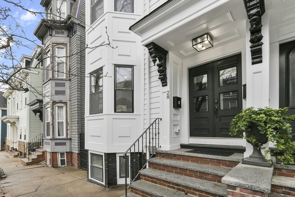 28 Telegraph St, South Boston