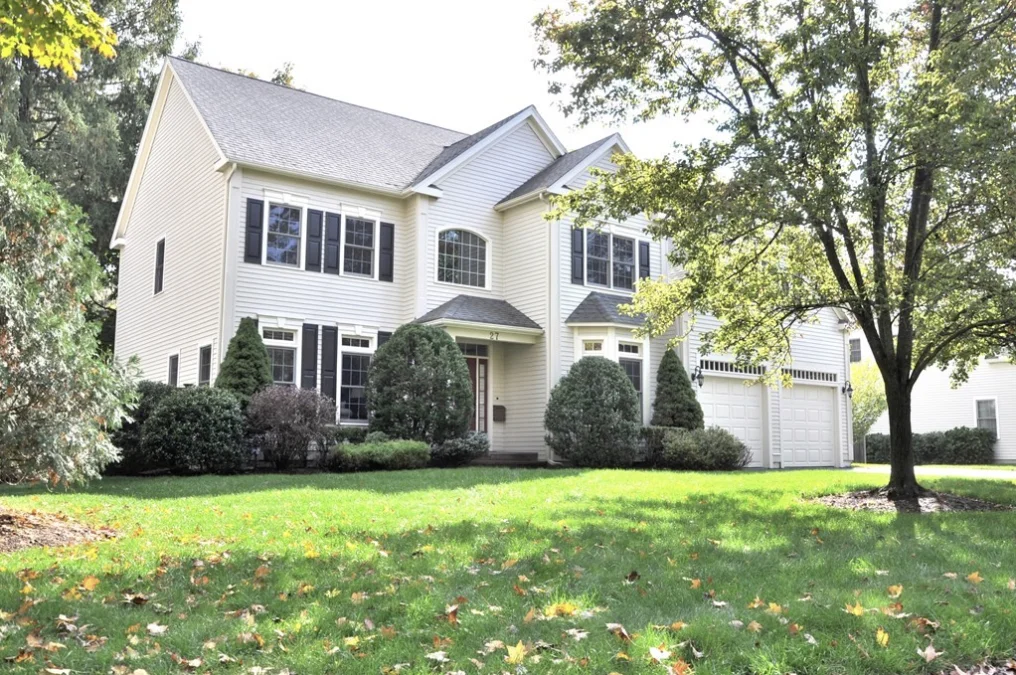 27 Mellon Rd, Wellesley