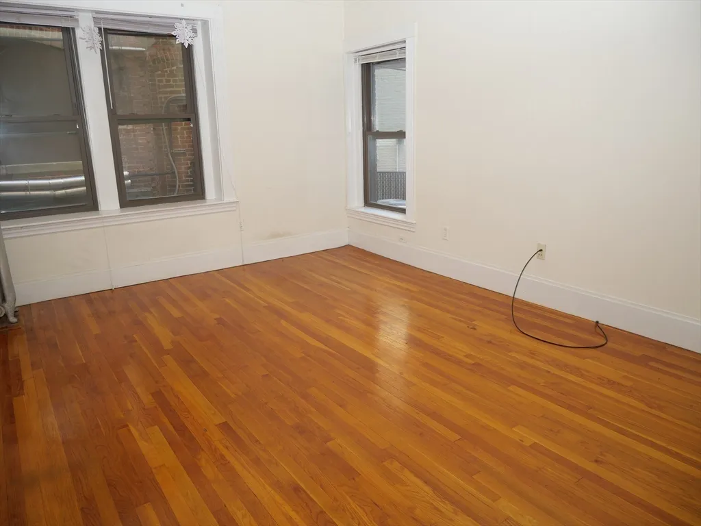 1386 Beacon St, North Brookline