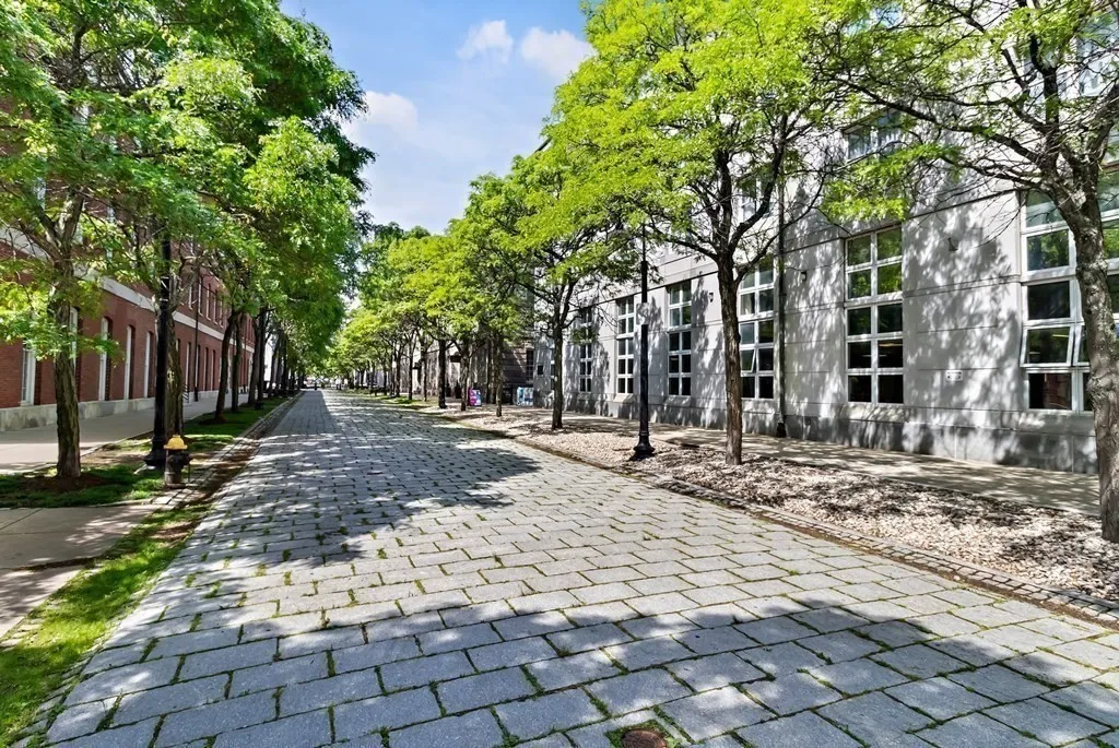 33 3rd Ave, Charlestown