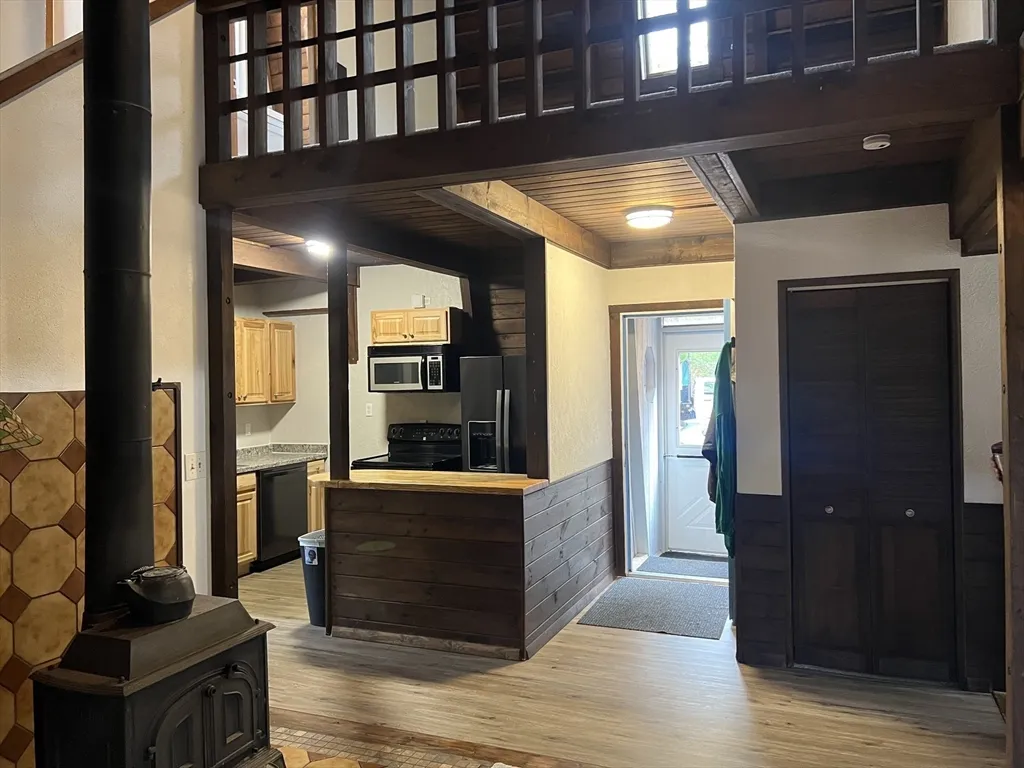 888 Salem St, Groveland