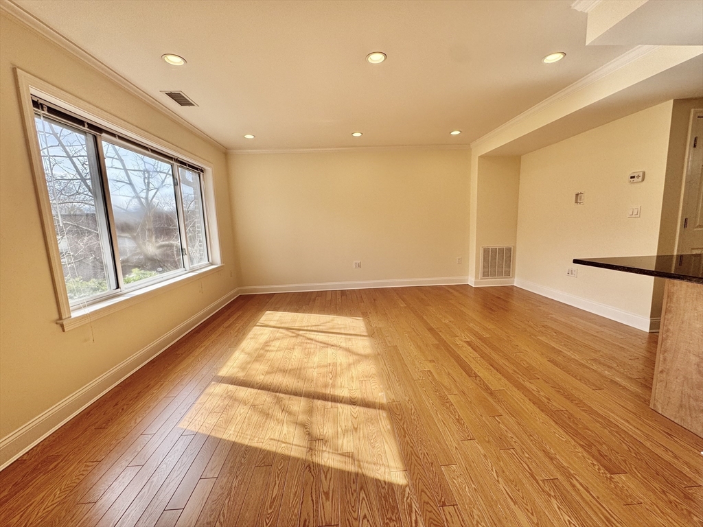 585 Vfw Pkwa, Chestnut Hill