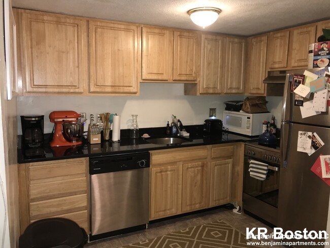 3 bed, 2 bath apartment for rent at 224 Cambridge St Unit 5, Beacon Hill — photo 2 of 3