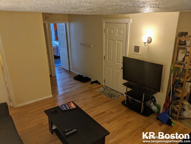 3 bed, 2 bath apartment for rent at 226 Cambridge St Unit 3, Beacon Hill — photo 3 of 6