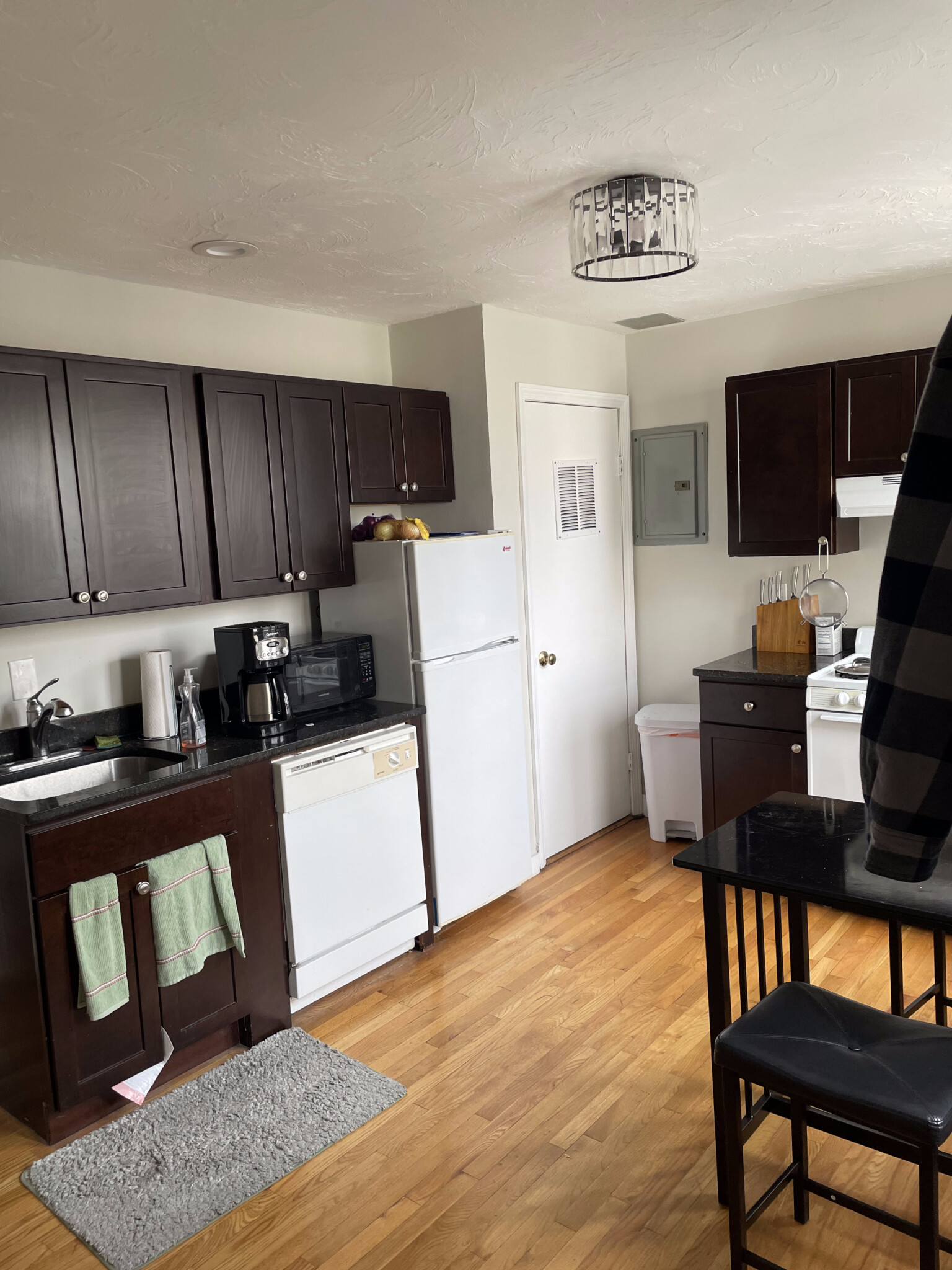 3 bed, 1 bath apartment for rent at 224 Hanover St Unit 16., North End — photo 3 of 4