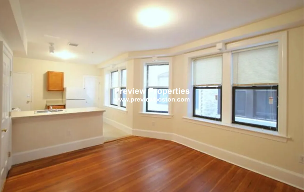 881 Massachusetts Ave, Mid Cambridge