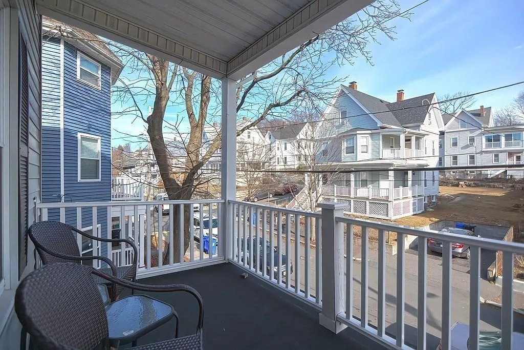 52 Crescent Ave, Malden