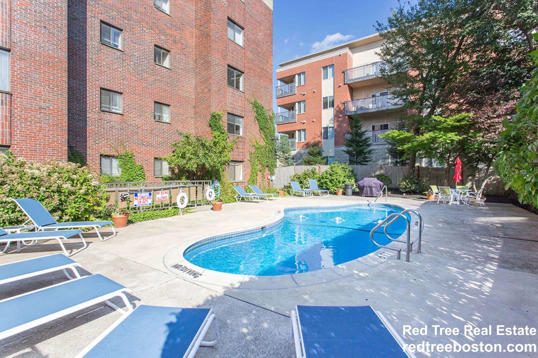 320 Hammond Pond Pkwa, Chestnut Hill