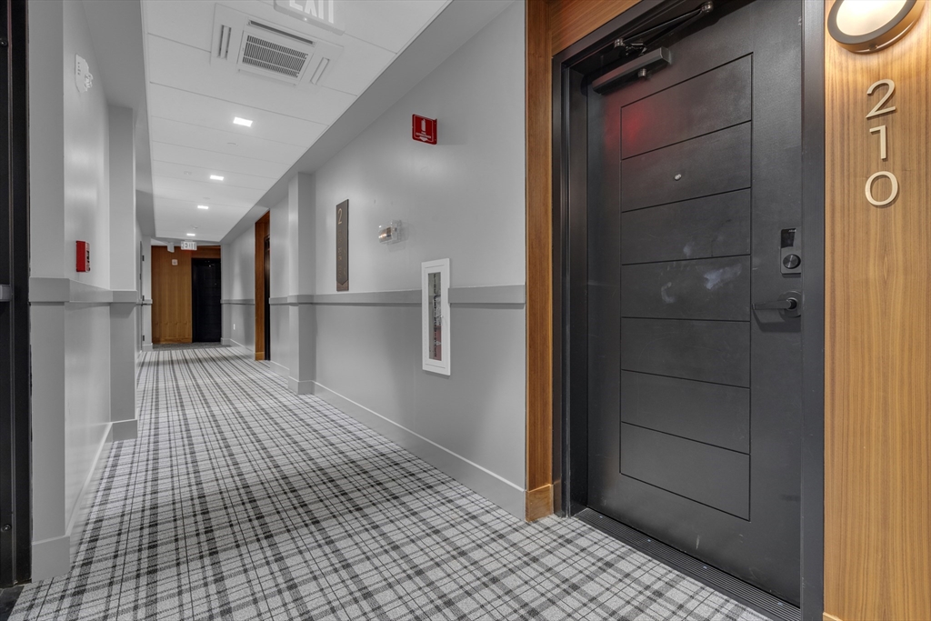 70 Leo Birmingham Pkwa, Brighton