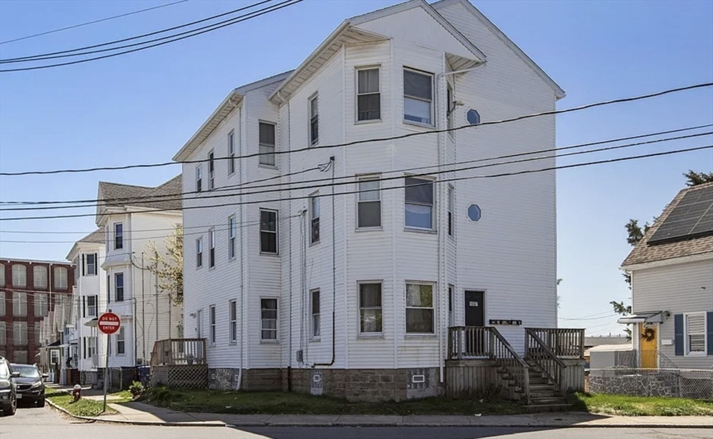 1037 Cove Rd, New Bedford