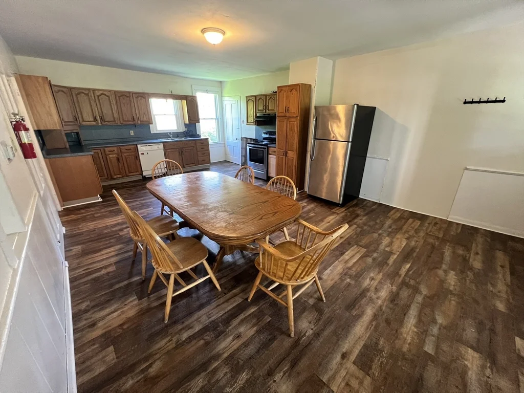 986 South East St, Amherst