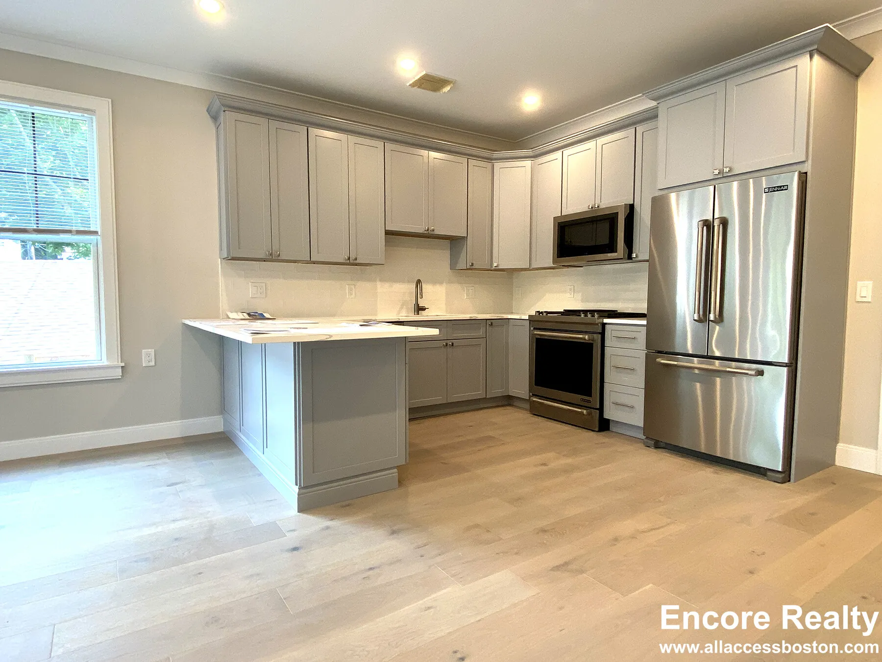 32 Cummins Highway, Roslindale