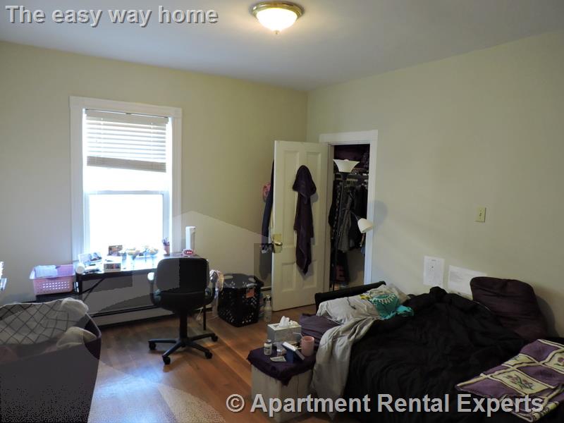 166 Putnam Ave, Riverside