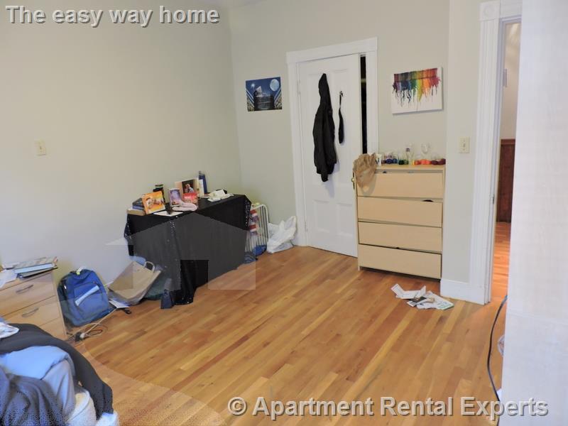 166 Putnam Ave, Riverside