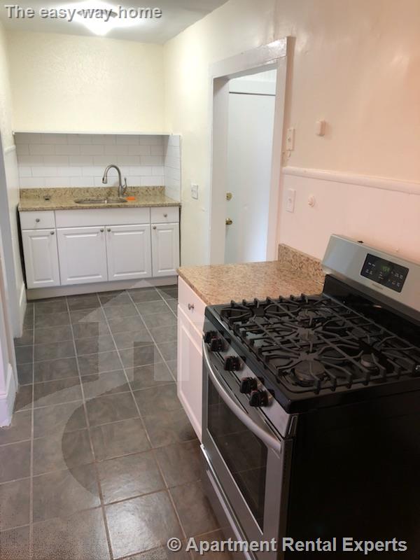 77 Bonair St, Winter Hill