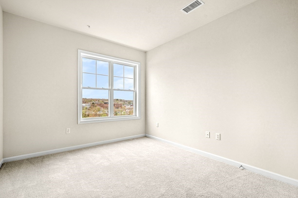 2 Stratton Dr, Woburn