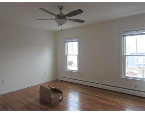 285 Hawthorn St, West