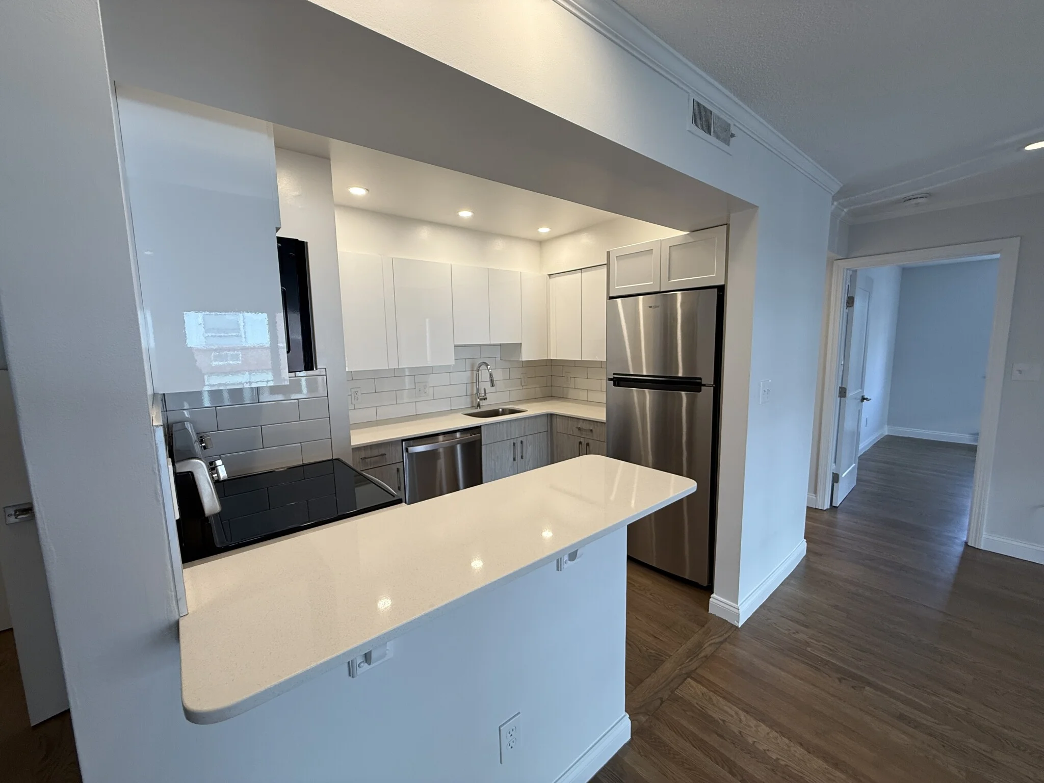 320 Hammond Pond Pkwy, Chestnut Hill