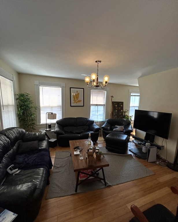 4 Saint Mary Rd, Central Square