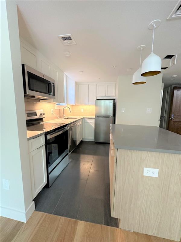 48 John F Kennedy St, Riverside