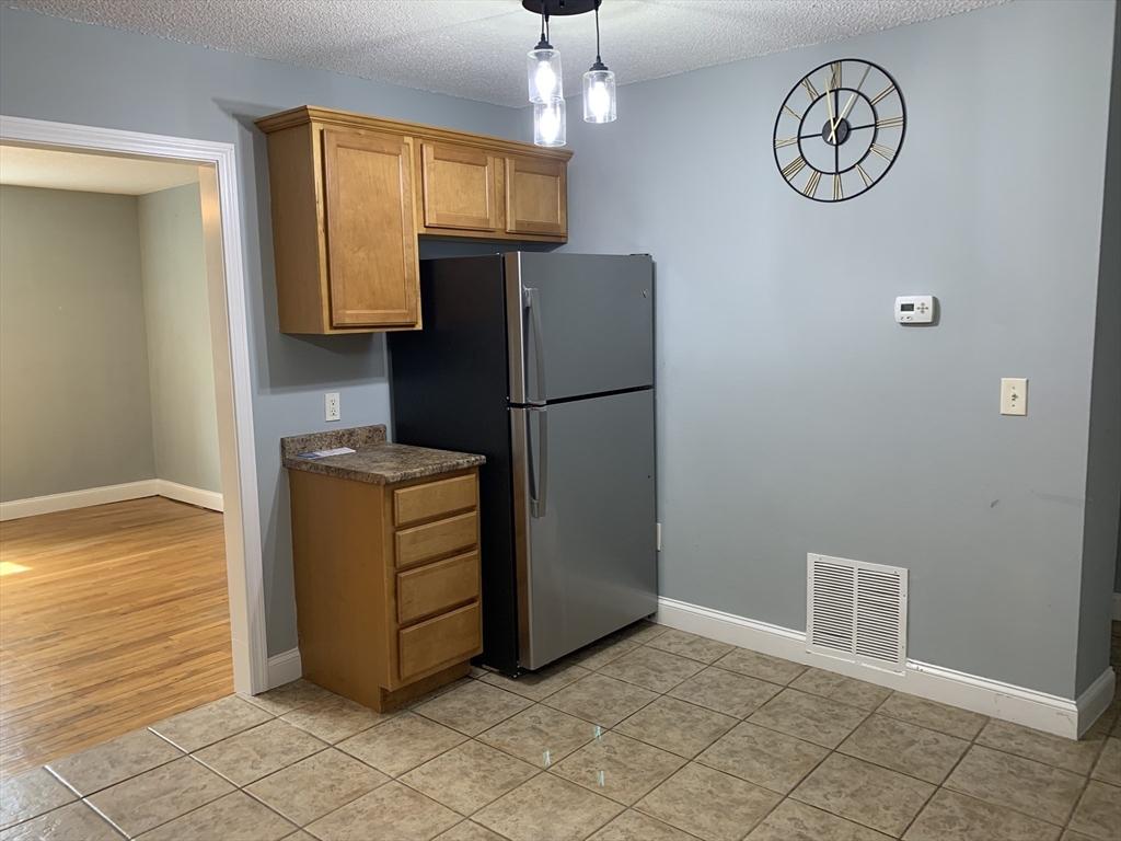 260 Fountain St, Fall River