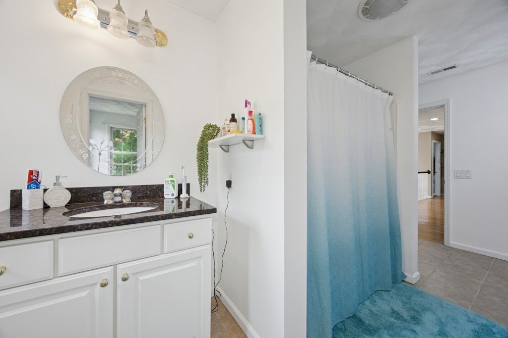 2 Arrowhead Ln, Westborough