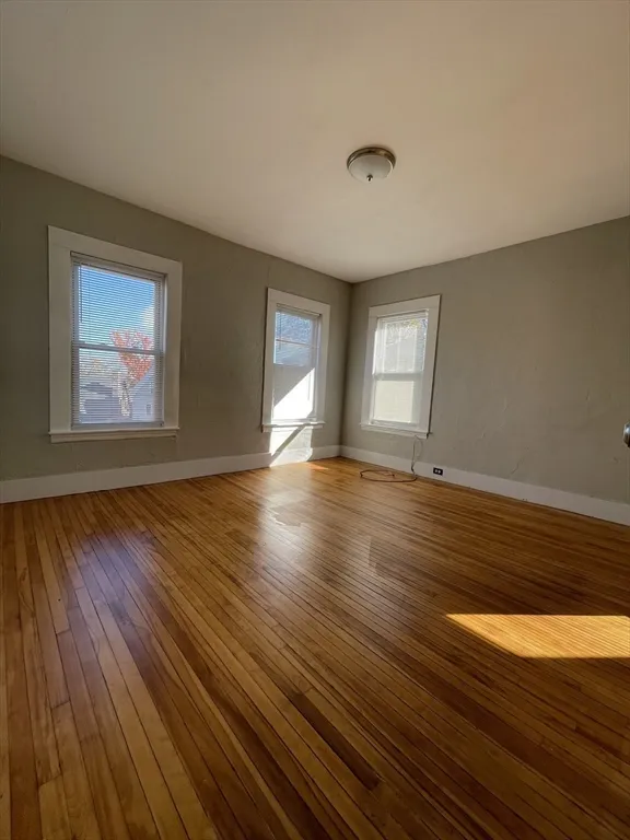 5 Freeland Ter, Worcester