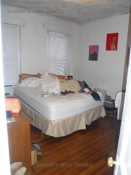 4 bed, 2 bath apartment for rent at 19 Strathmore Rd Unit 3, Coolidge Corner — photo 5 of 5