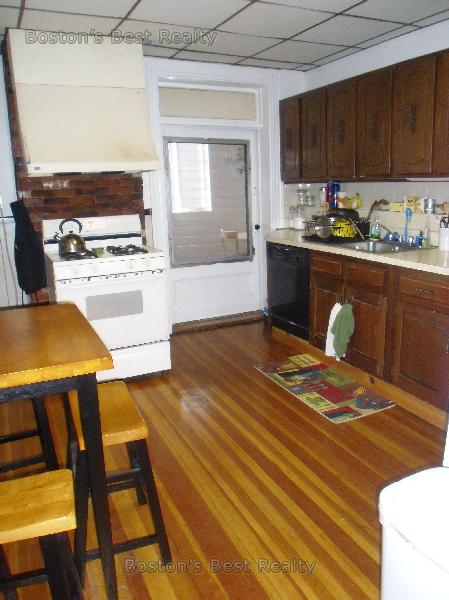 4 bed, 2 bath apartment for rent at 19 Strathmore Rd Unit 3, Coolidge Corner — photo 4 of 5