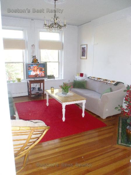 4 bed, 2 bath apartment for rent at 19 Strathmore Rd Unit 3, Coolidge Corner — photo 3 of 5