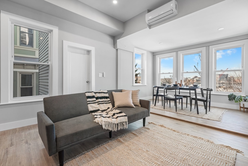 390 Meridian St, Central Square