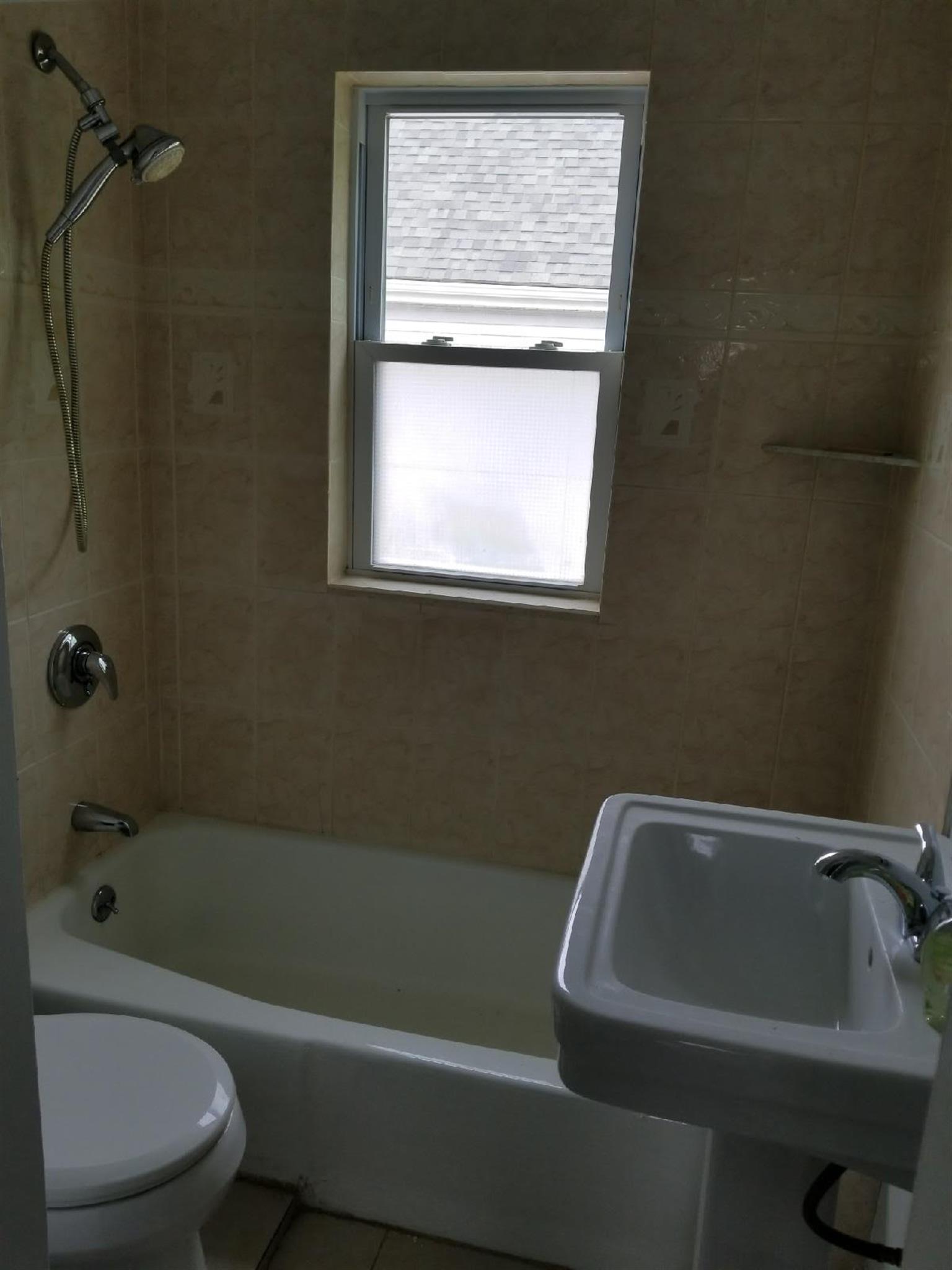 2 bed, 1 bath apartment for rent at 40 Glendale Ave Unit 1, Everett — photo 4 of 11