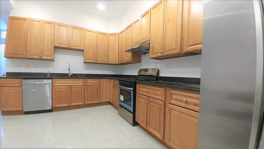 10 Moreland St, Roxbury