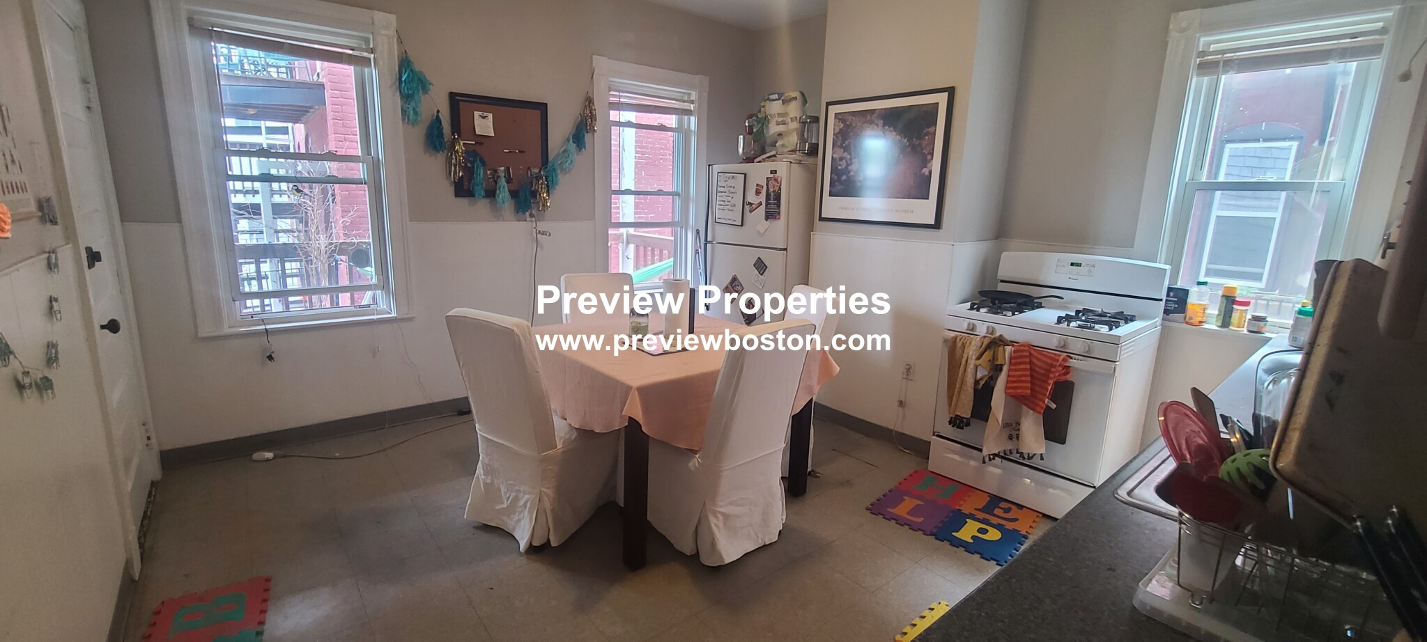 348 Faneuil St, Oak Square