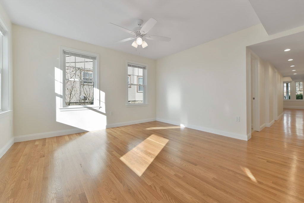 48 Manthorne Rd, Roxbury