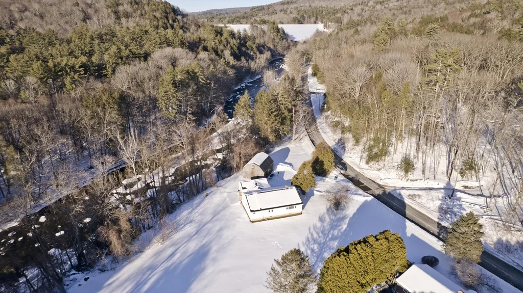 16 Knightville Dam Rd, Huntington