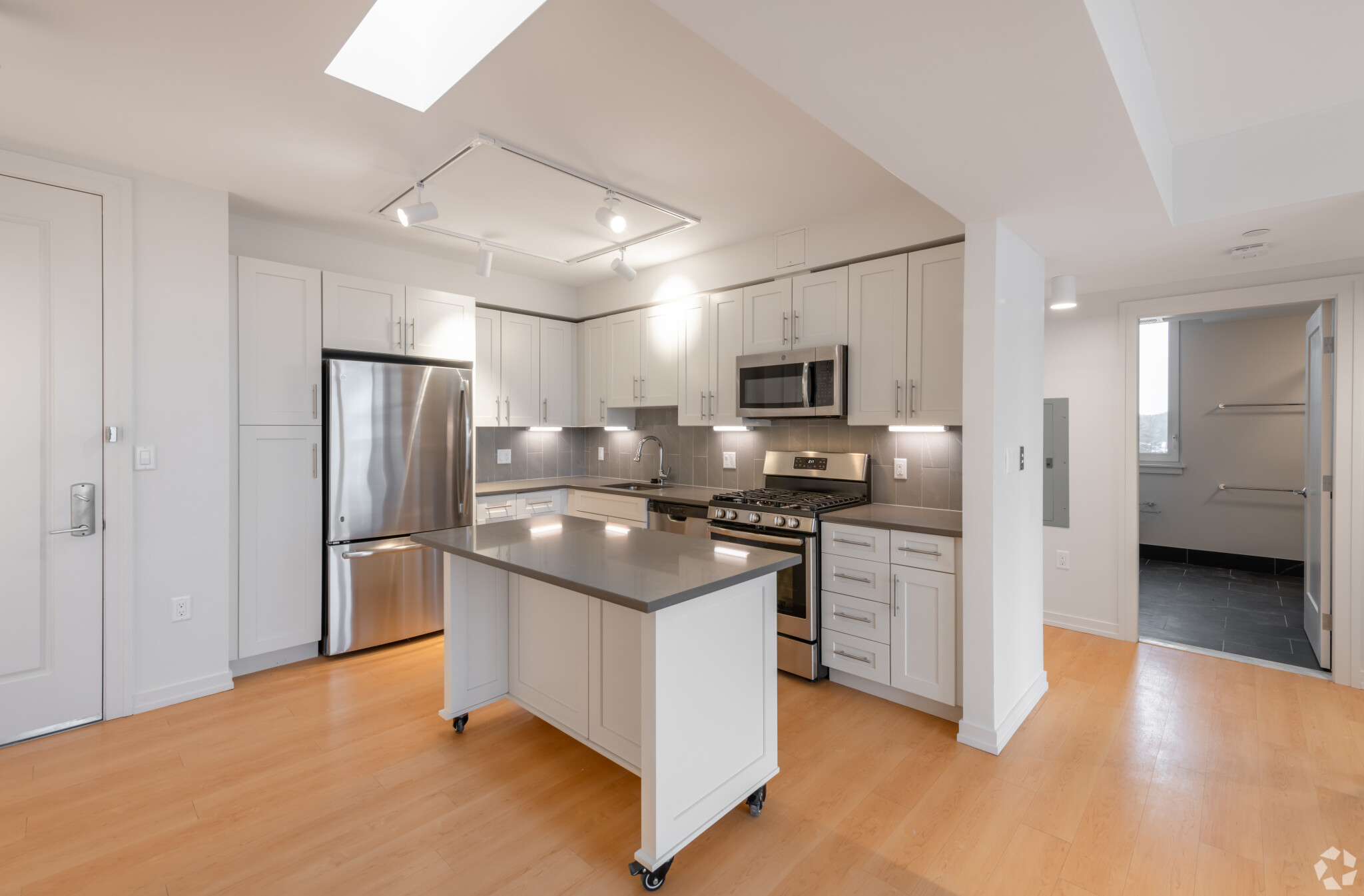 77 New St, Neighborhood Nine