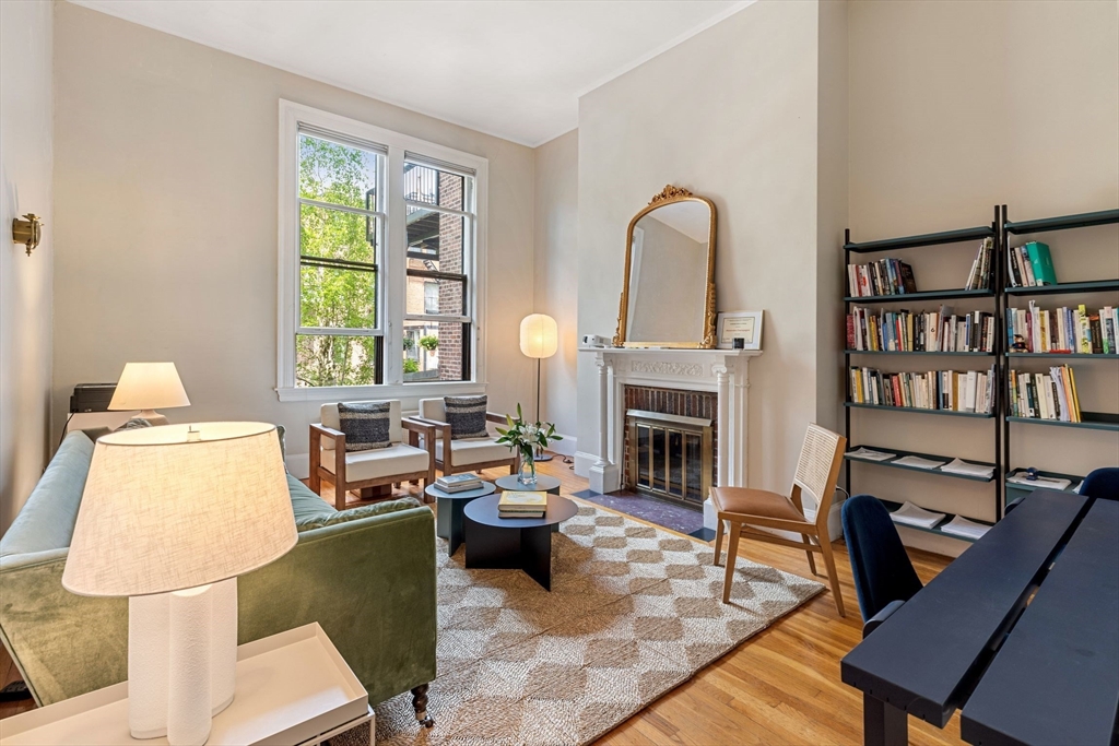 207 Commonwealth Ave, Back Bay