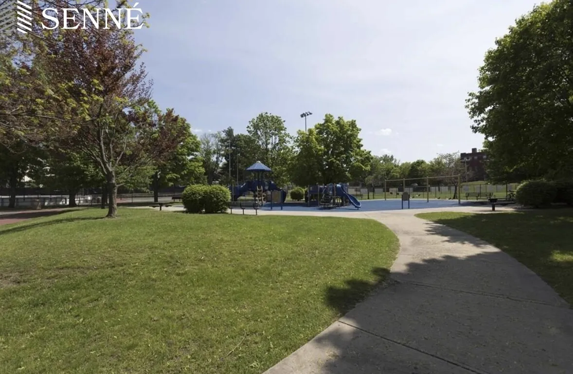 50 Aldrich Rd, Downtown