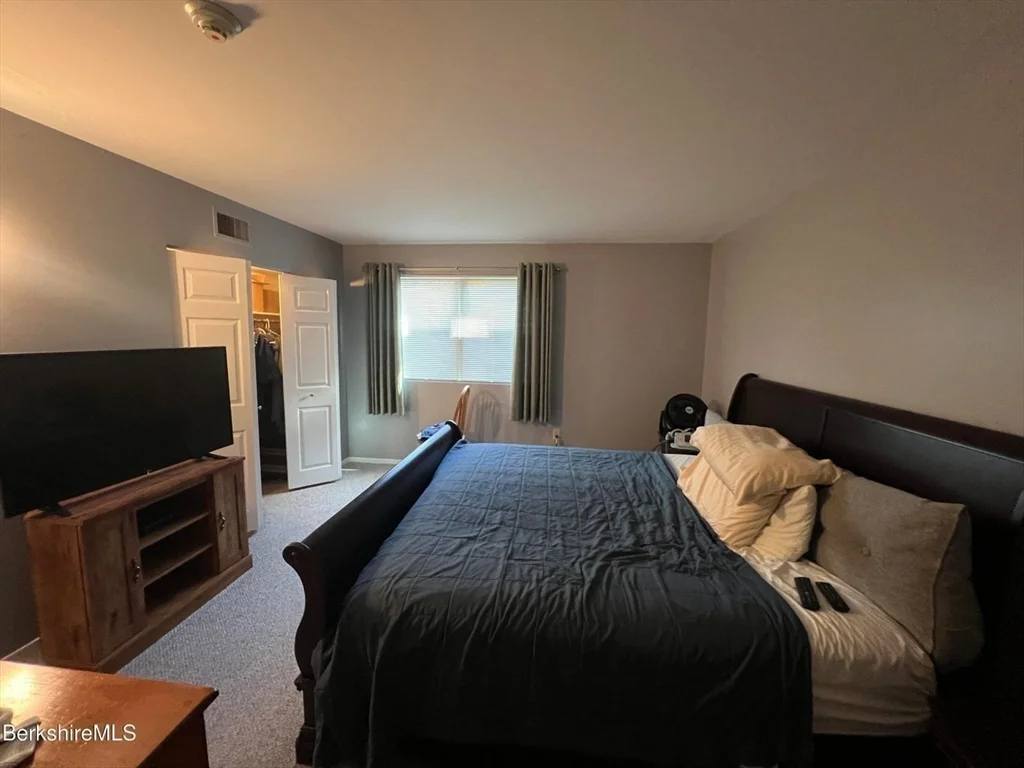 1 Rolling Hills, Lenox