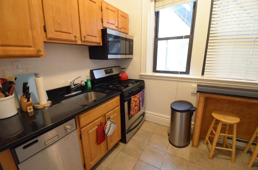 1109 Boylston St, Fenway