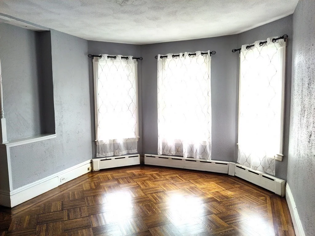 17 Harding Ave, Waltham