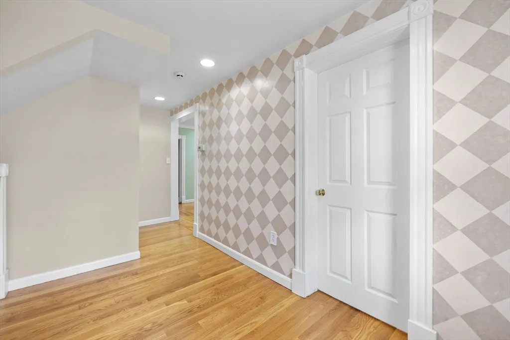 17 Wheeler Ave, Medford