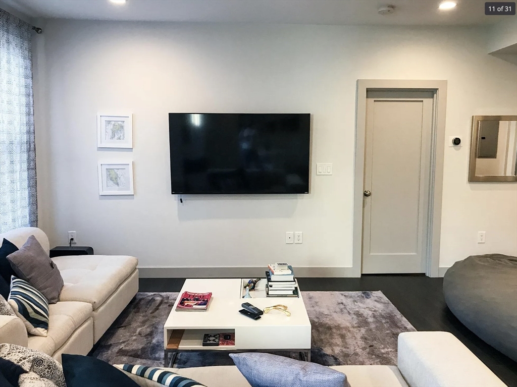 309 E St, South Boston